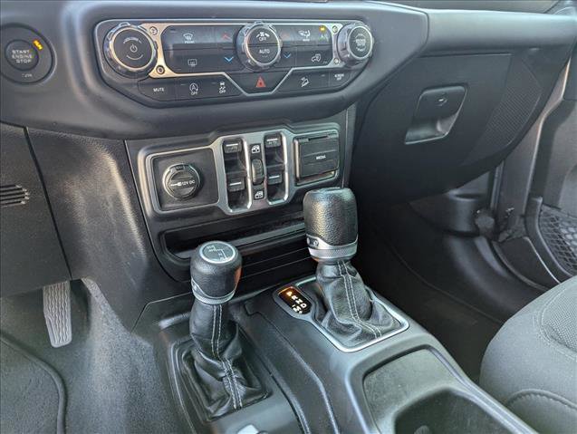 Used 2018 Jeep Wrangler Unlimited Sahara image 19