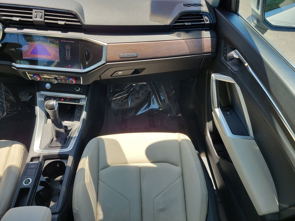 Used 2019 Audi Q3 2.0T Premium Plus w/ Premium Plus Package AWD/4WD image 16
