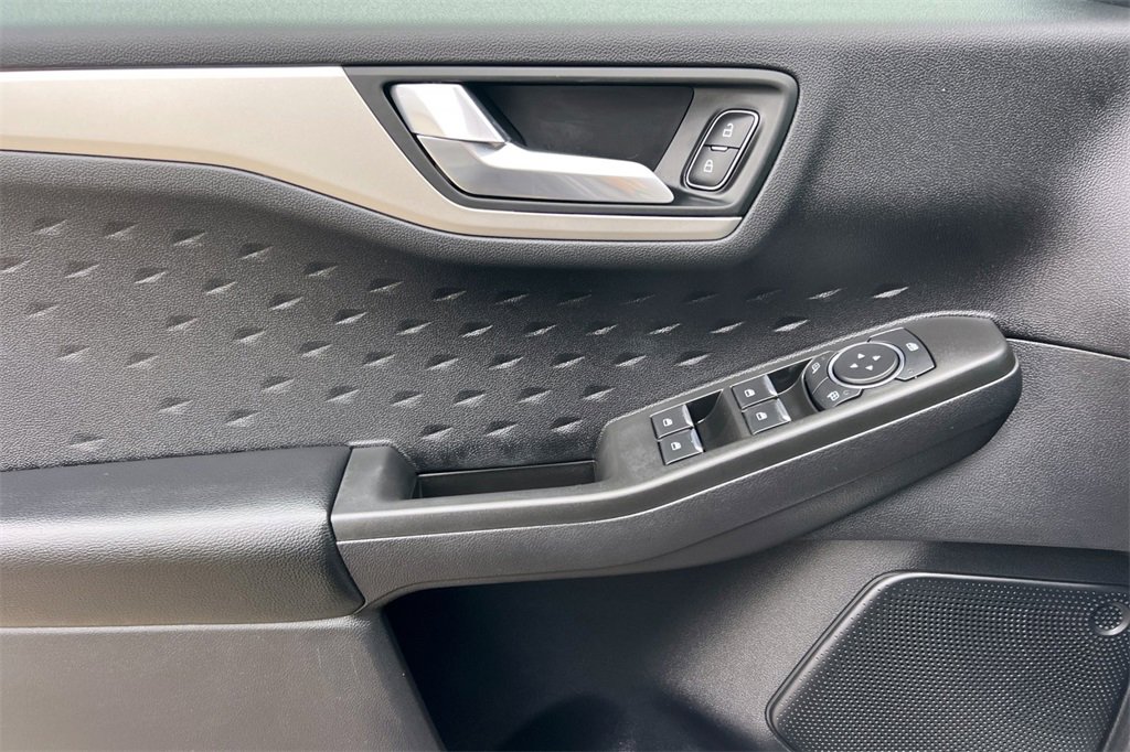 Used 2020 Ford Escape SE Sport image 13