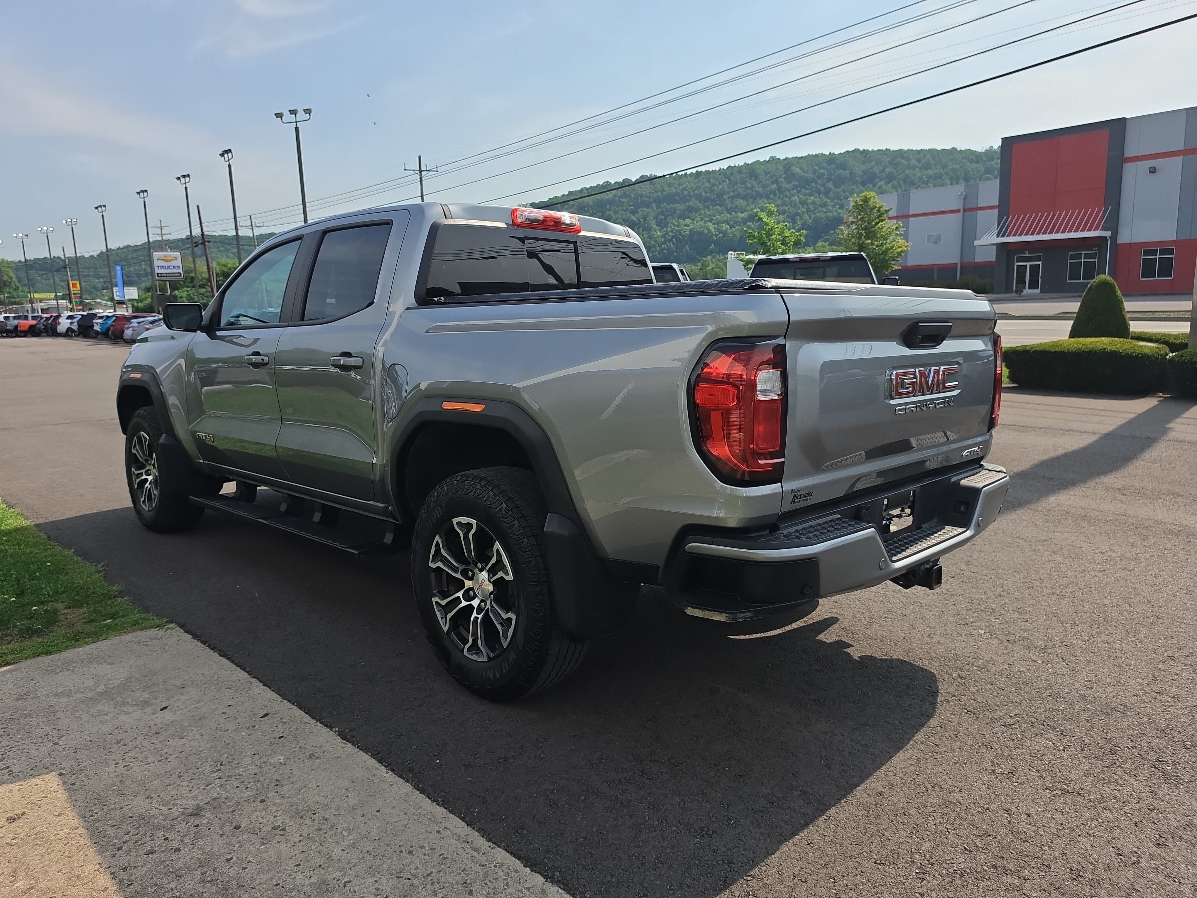 Used 2025 GMC Canyon AT4 AWD/4WD image 6