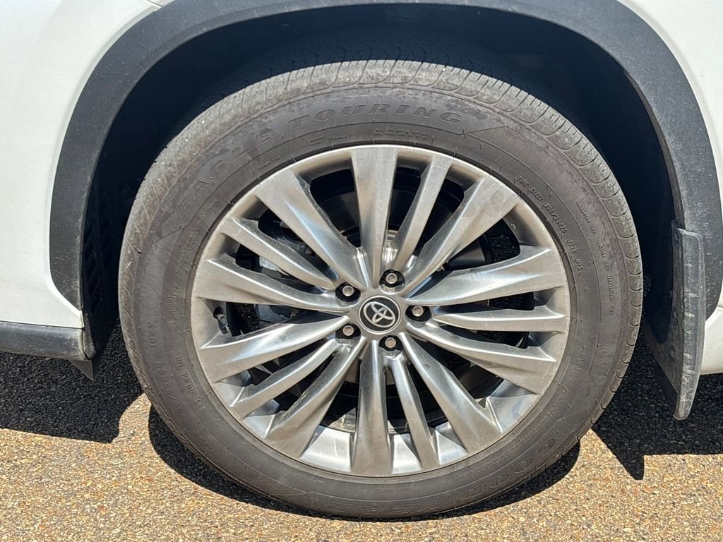 Used 2025 Toyota Highlander Platinum image 24