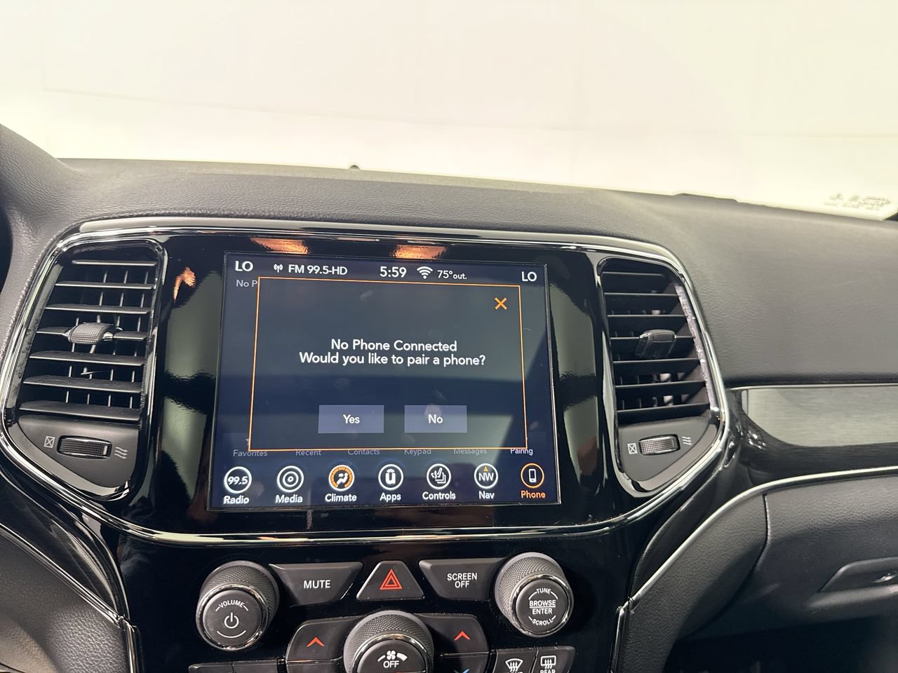 Used 2019 Jeep Grand Cherokee Trailhawk w/ Trailhawk Luxury Group AWD/4WD image 15