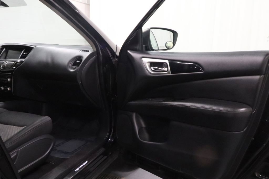 Used 2020 Nissan Pathfinder S AWD/4WD image 15