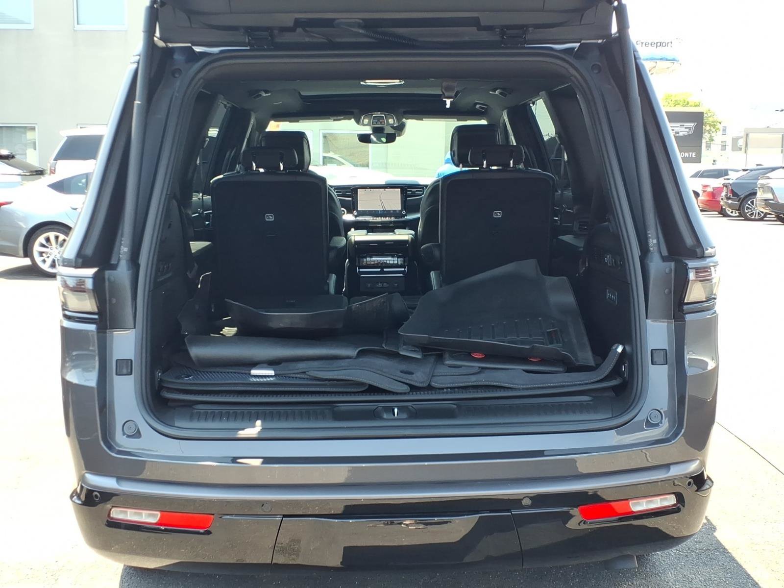 Used 2026 Jeep Grand Wagoneer Limited AWD/4WD image 10