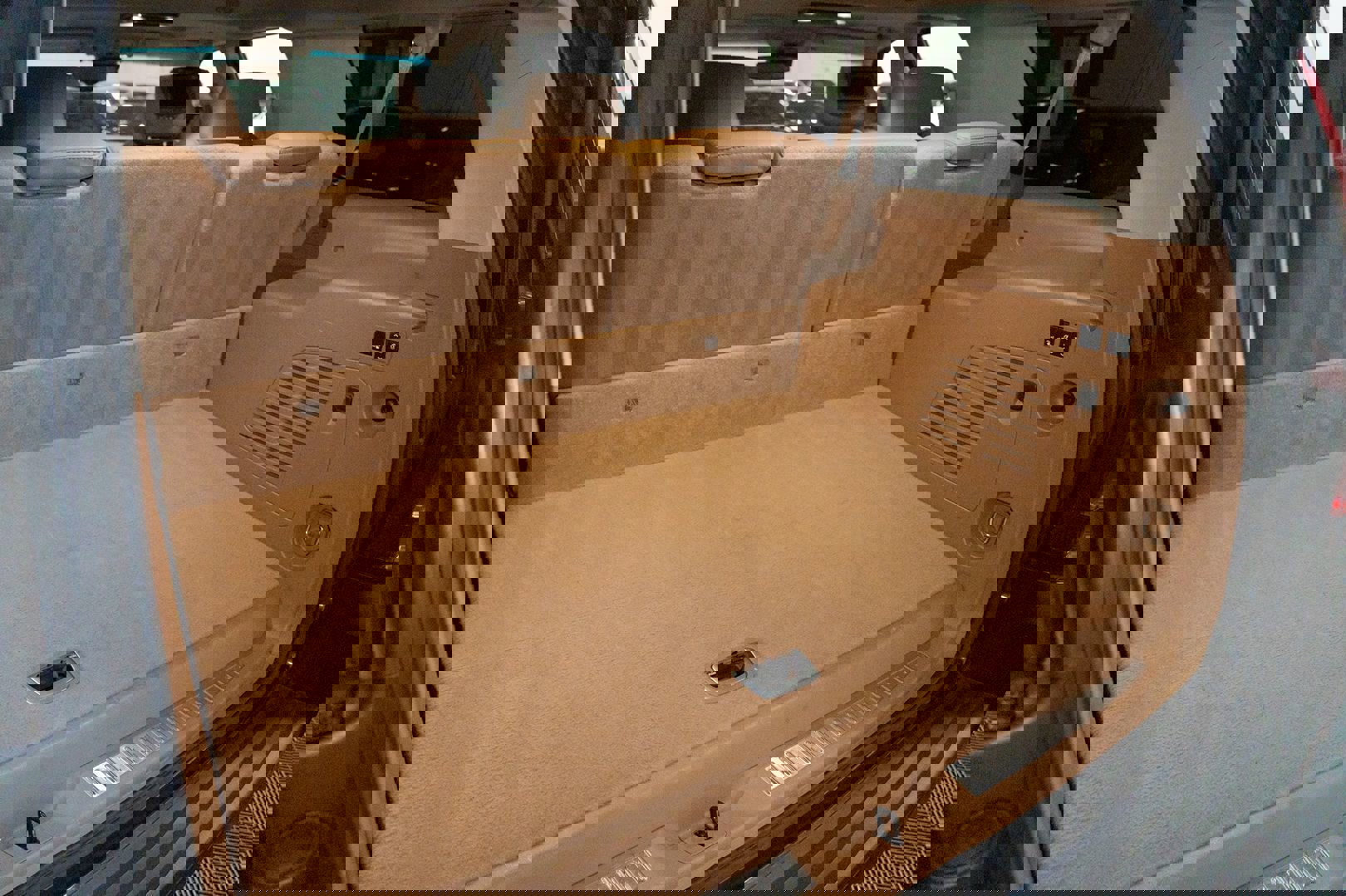 Used 2016 Cadillac Escalade ESV Platinum image 36