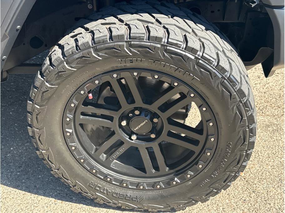 Used 2021 Jeep Gladiator Sport image 10