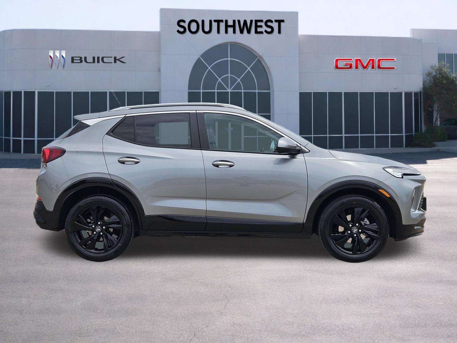 Used 2024 Buick Encore GX Sport Touring FWD image 7