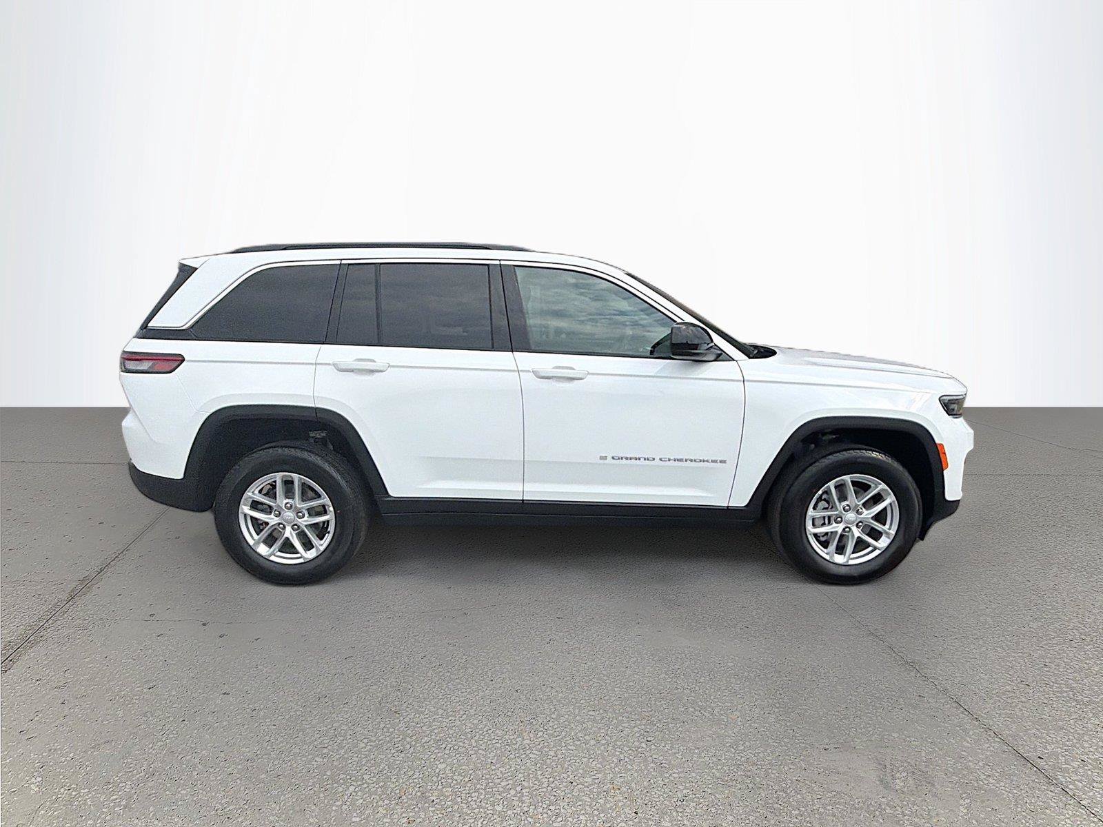 New 2026 Jeep Grand Cherokee Laredo X AWD/4WD image 3