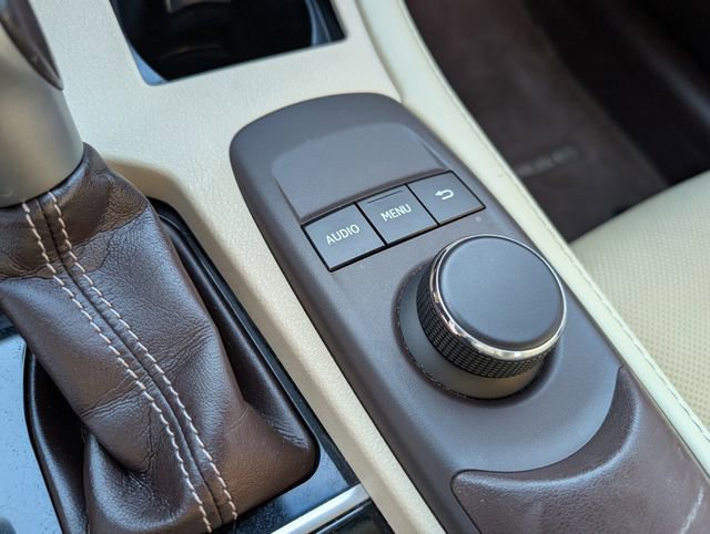 Used 2017 Lexus ES 350 w/ Premium Package image 32