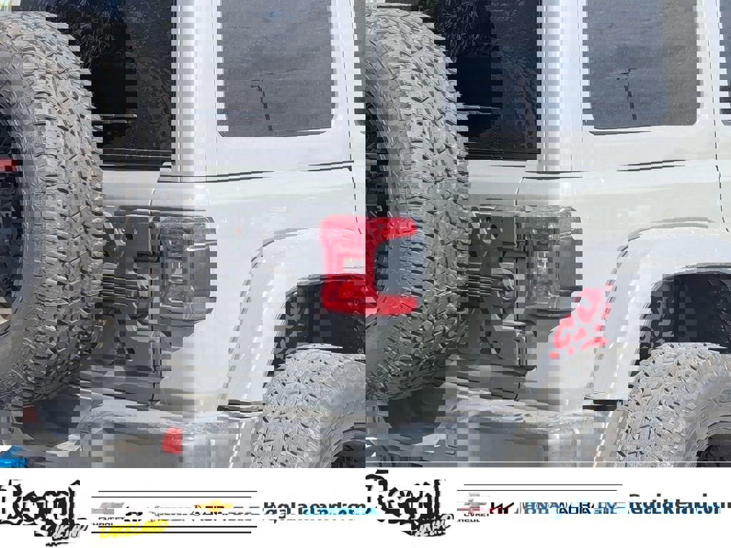 Used 2022 Jeep Wrangler Unlimited Sahara image 7