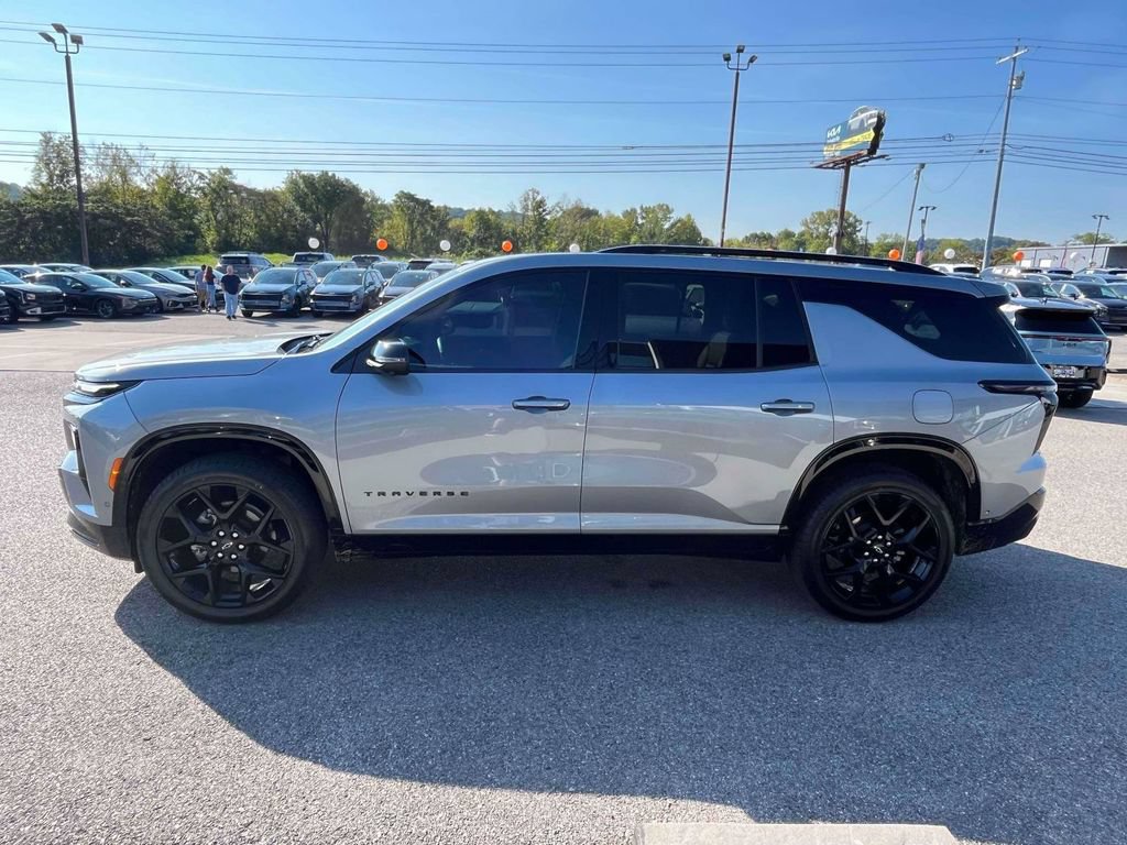 Used 2024 Chevrolet Traverse RS FWD image 33