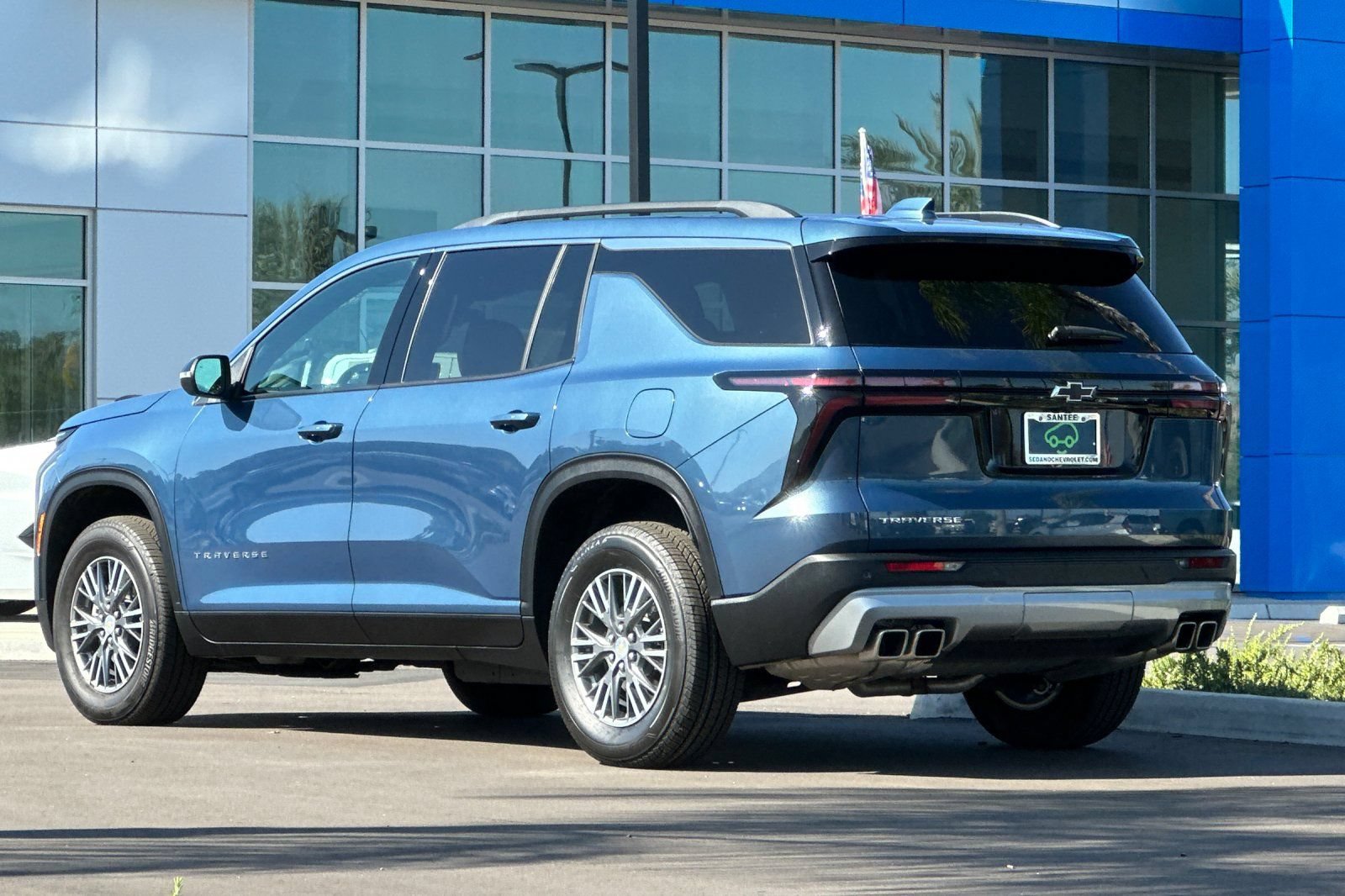 Certified 2025 Chevrolet Traverse LT w/ LPO, Floor Liner Package FWD image 6