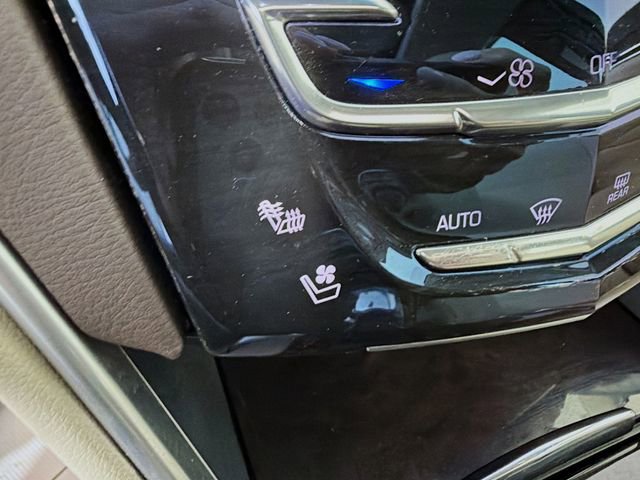 Used 2013 Cadillac XTS Luxury image 23