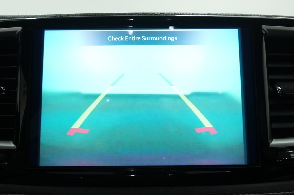 Used 2021 Chrysler Pacifica Touring-L w/ Uconnect Theater Family Group AWD/4WD image 40