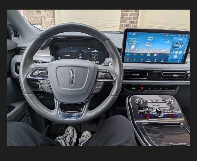 Used 2022 Lincoln Nautilus Reserve image 3