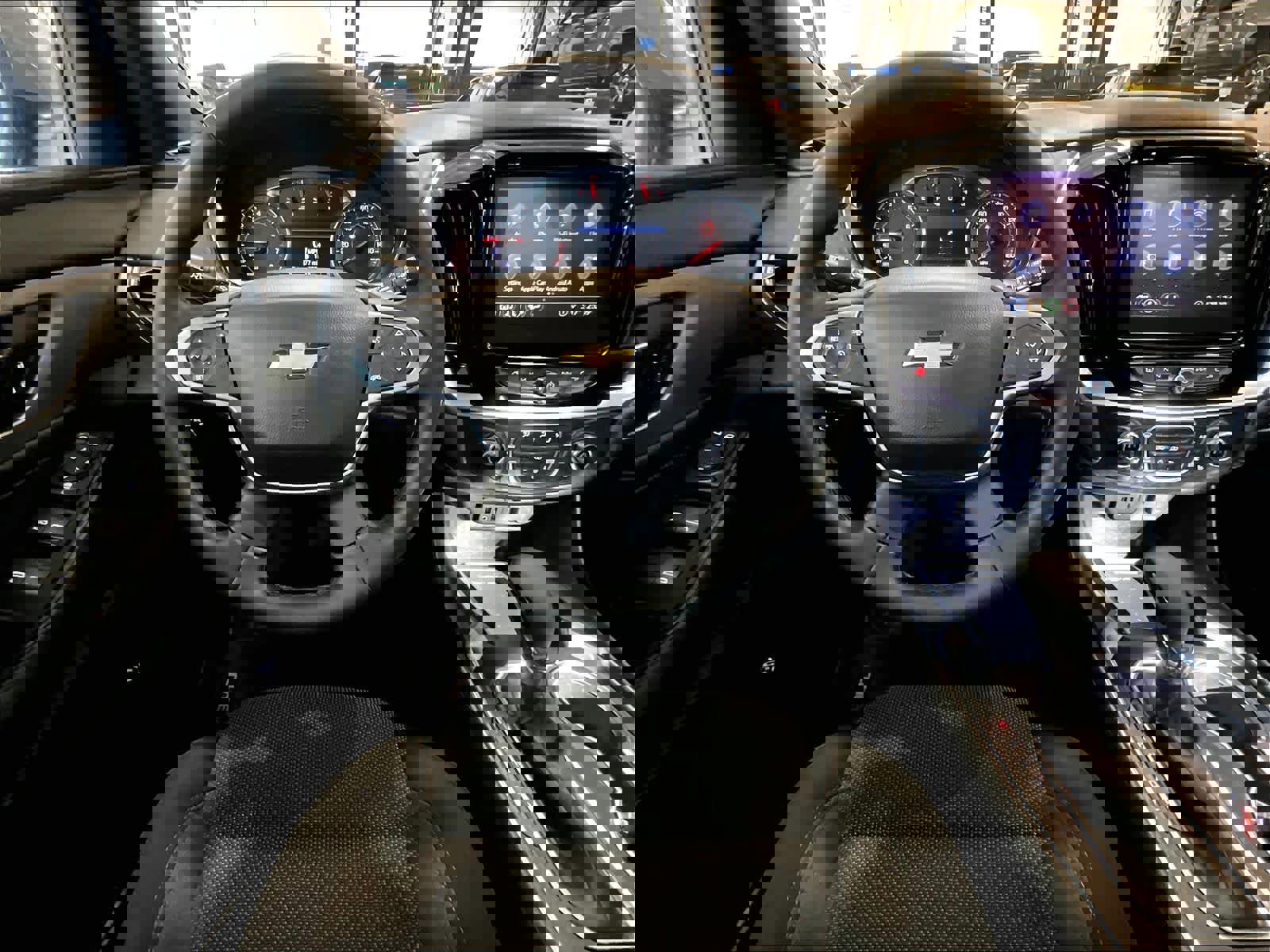 Used 2023 Chevrolet Traverse LT image 18