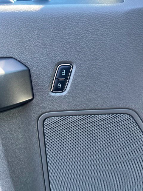Used 2019 Ford F150 XLT w/ Equipment Group 302A Luxury AWD/4WD image 12