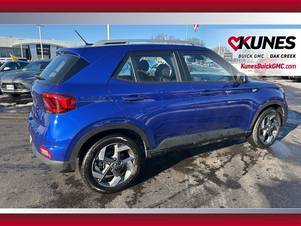 Used 2025 Hyundai Venue SEL FWD image 4