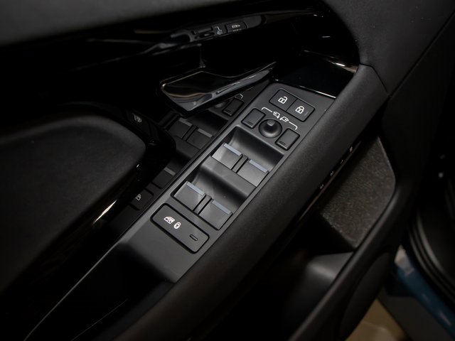 Certified 2025 Land Rover Range Rover Evoque Dynamic SE image 14
