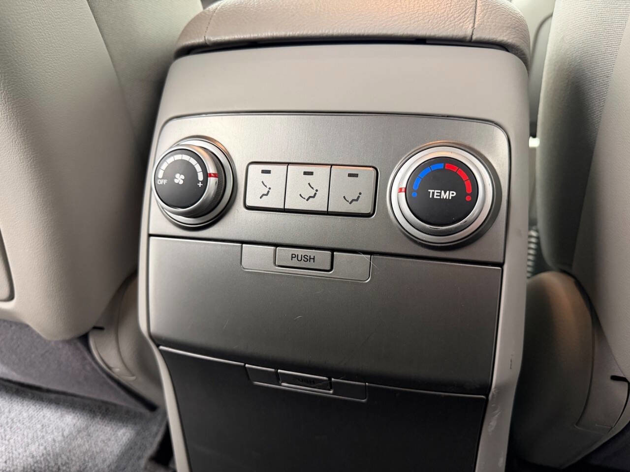 Used 2010 Hyundai Veracruz GLS image 16