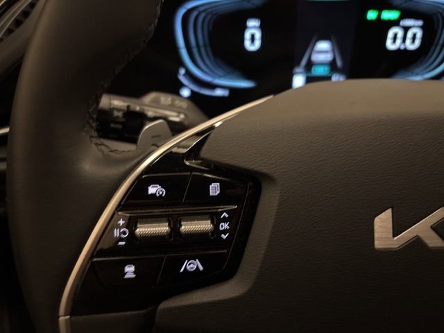 Certified 2023 Kia Niro EX Touring image 14