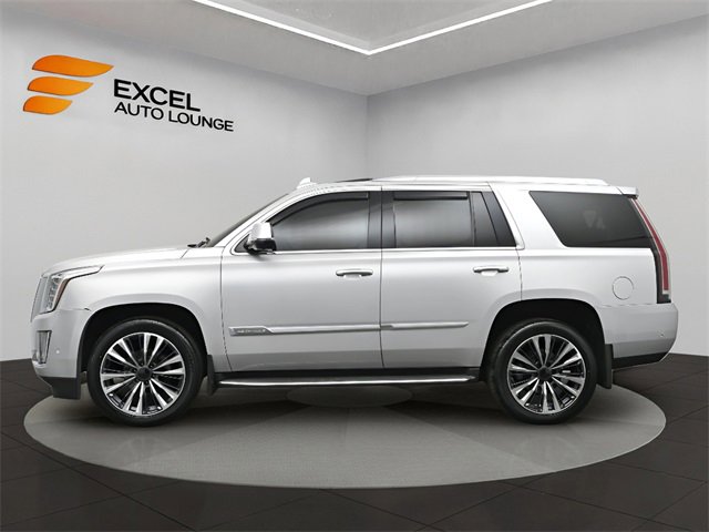 Used 2018 Cadillac Escalade Luxury image 2