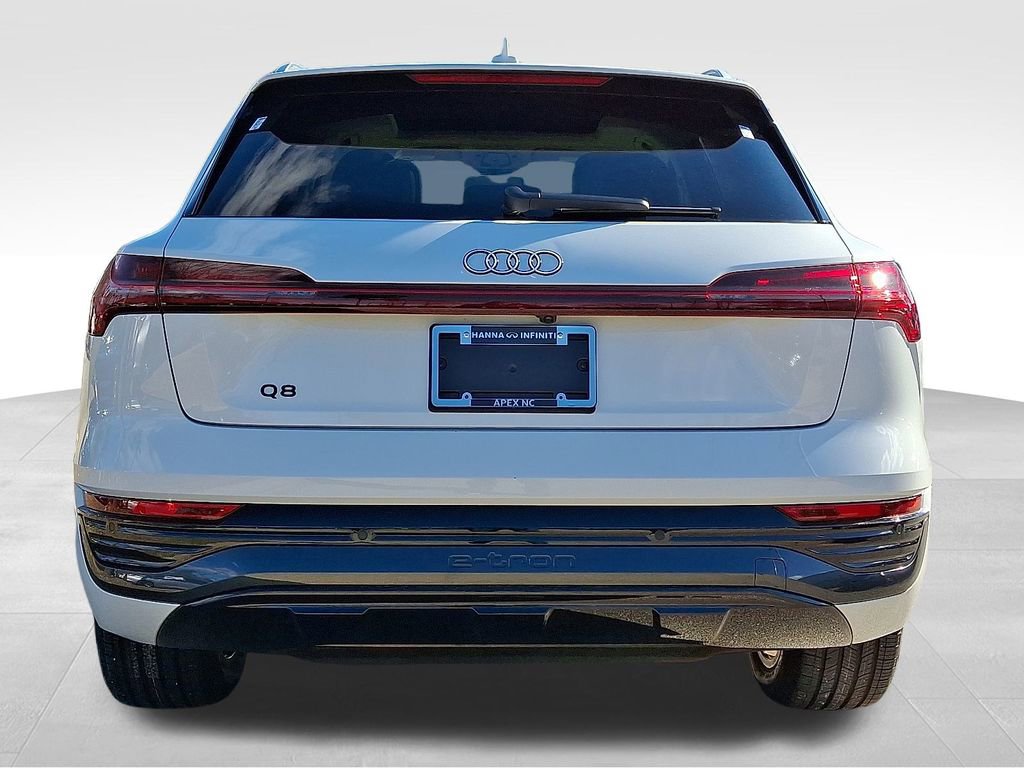 Used 2024 Audi Q8 e-tron Premium Plus image 5