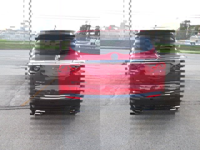 Used 2023 Buick Enclave Essence image 5