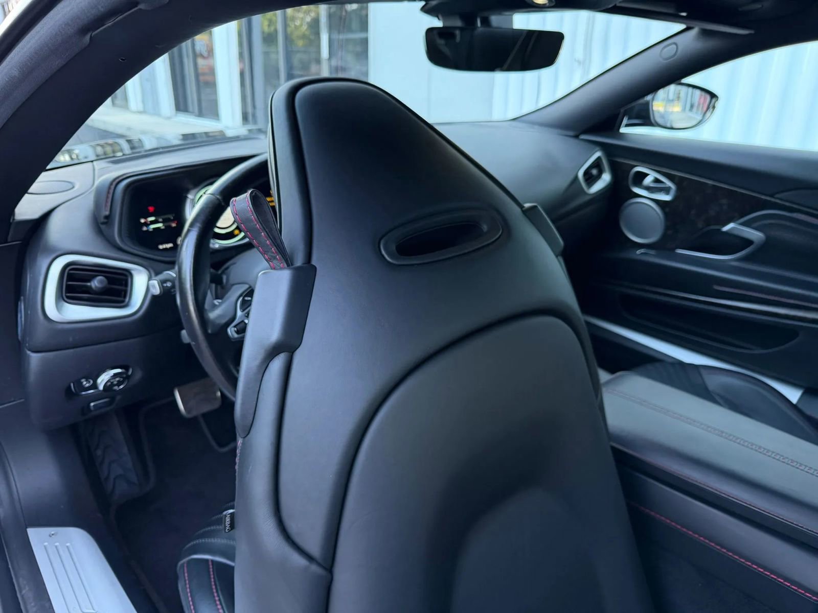 Used 2018 Aston Martin DB11 V12 RWD image 16