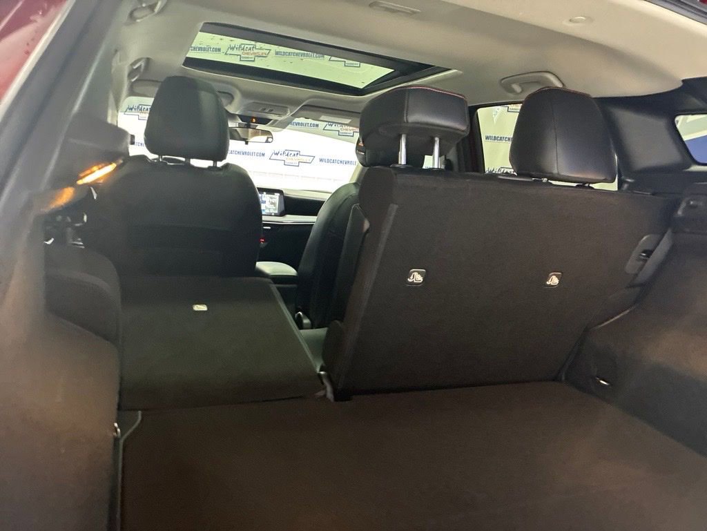 Used 2025 Nissan Kicks SR w/ SR Premium Package FWD image 36