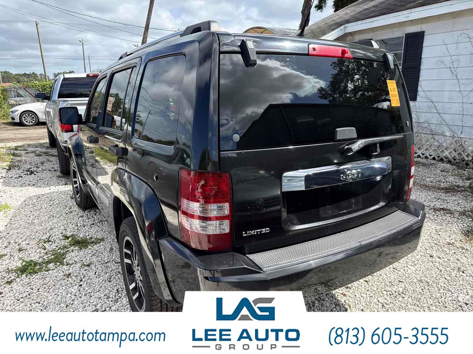 Used 2011 Jeep Liberty Limited RWD image 2