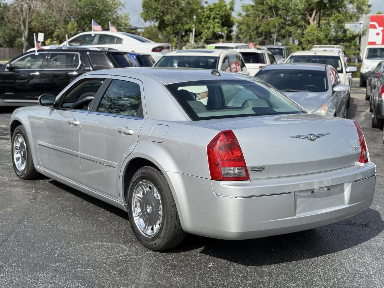 Used 2005 Chrysler 300 Touring RWD image 4