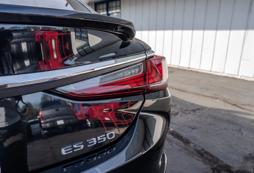 Used 2020 Lexus ES 350 w/ Premium Package image 11