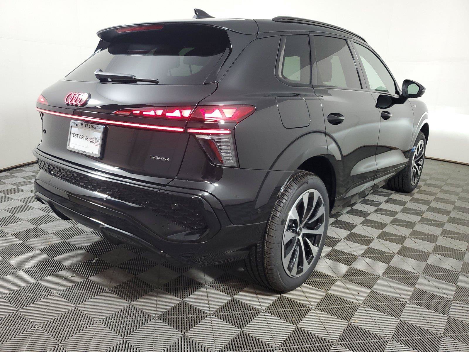 New 2026 Audi Q3 quattro 2.0T AWD/4WD image 6