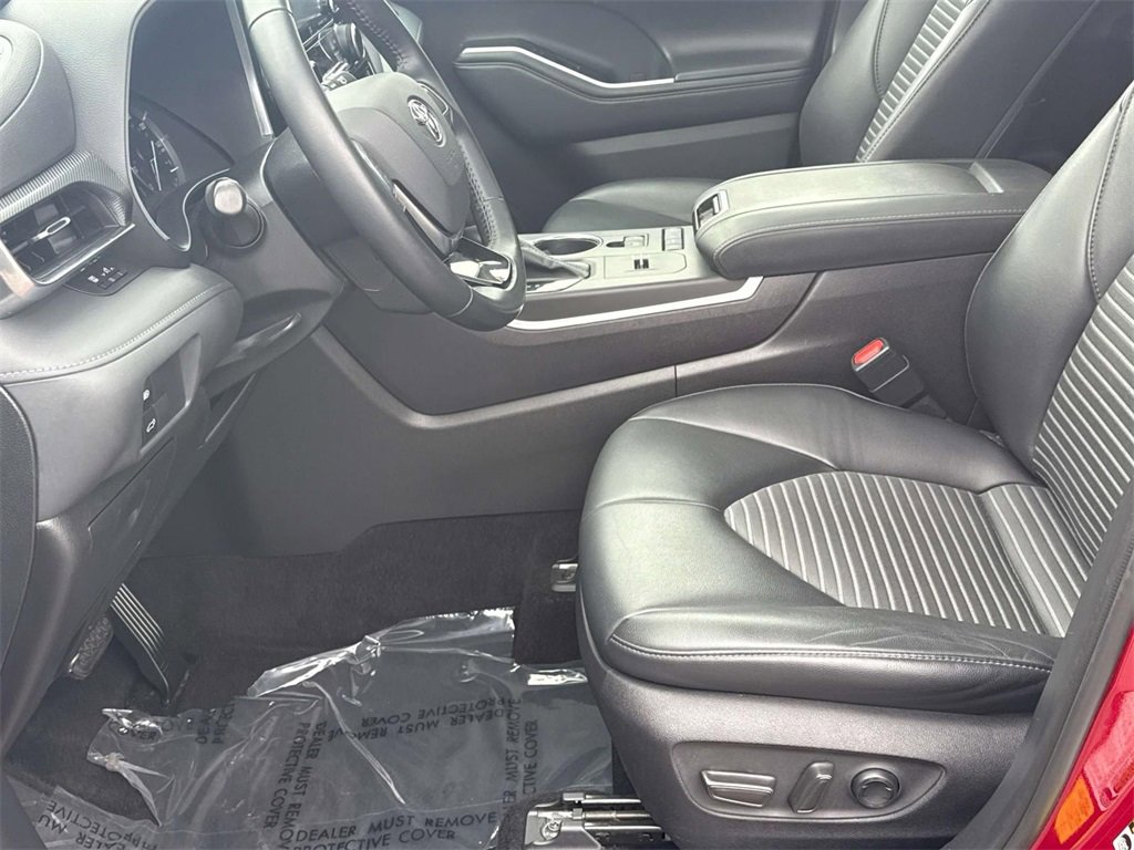 Certified 2021 Toyota Highlander XSE image 26