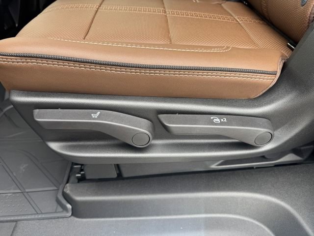 New 2026 Chevrolet Suburban High Country AWD/4WD image 25