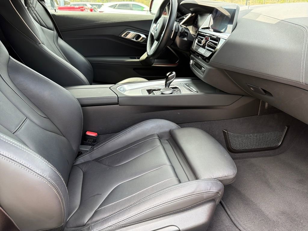 Used 2024 BMW Z4 M40i w/ Premium Package image 41