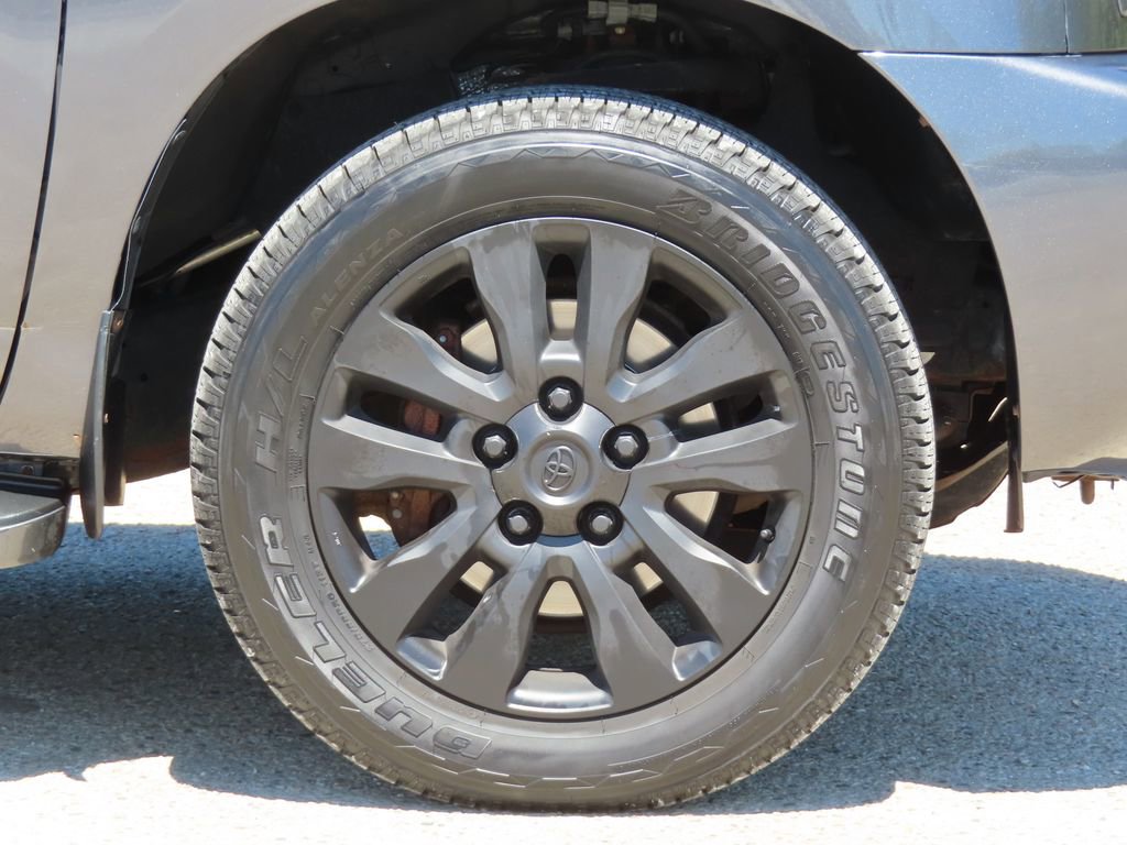 Used 2013 Toyota Sequoia Platinum AWD/4WD image 18