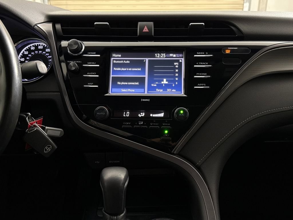 Used 2020 Toyota Camry SE w/ Carpet Mat Package image 17