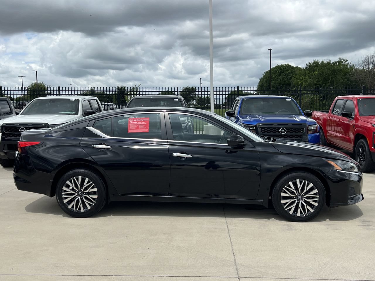 Used 2023 Nissan Altima 2.5 SV AWD/4WD image 3