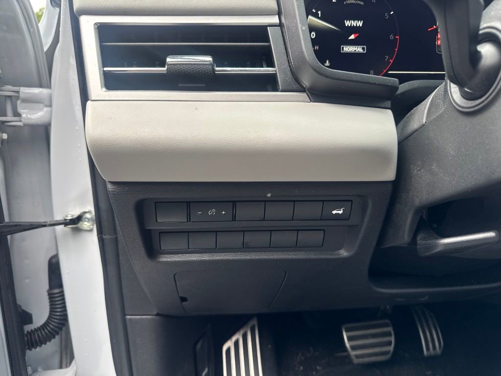 Used 2025 Mitsubishi Outlander SEL AWD/4WD image 19