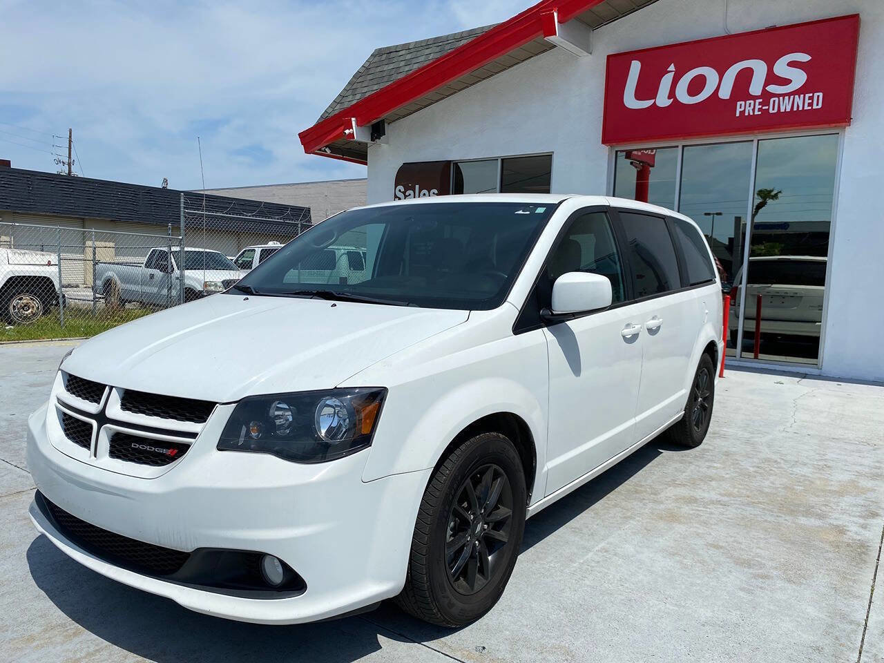 Used 2019 Dodge Grand Caravan GT image 3
