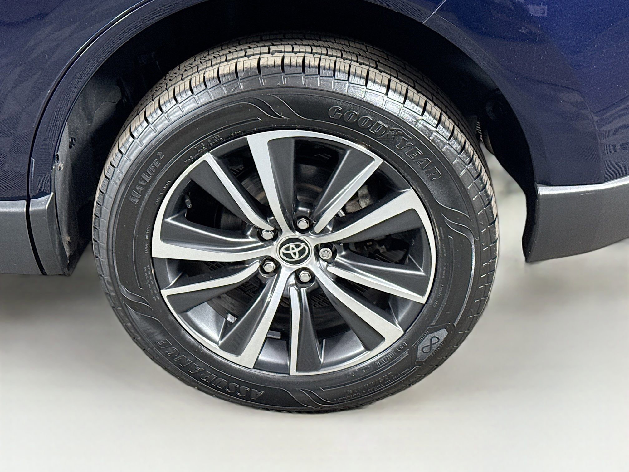 Certified 2021 Toyota Venza LE image 9