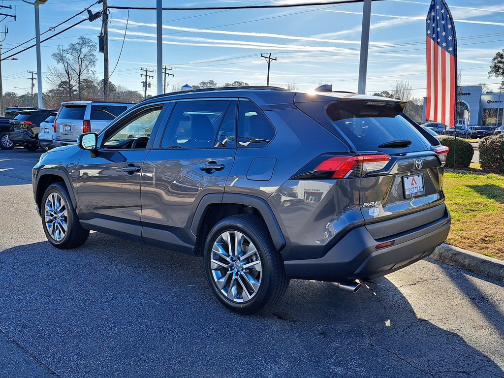 Used 2022 Toyota RAV4 XLE Premium image 11