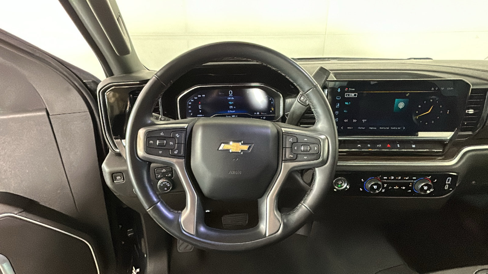 Used 2024 Chevrolet Silverado 1500 LT AWD/4WD image 17