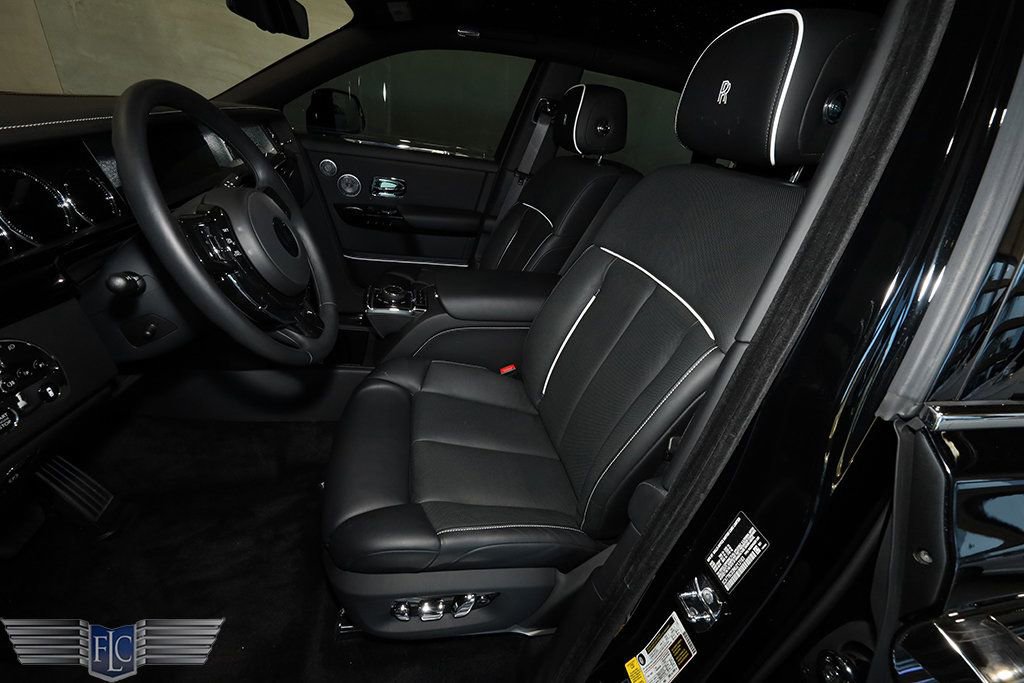Used 2022 Rolls-Royce Phantom Sedan image 15