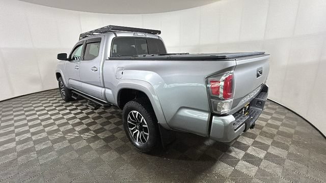 Used 2020 Toyota Tacoma TRD Sport w/ TRD Premium Sport Package AWD/4WD image 4