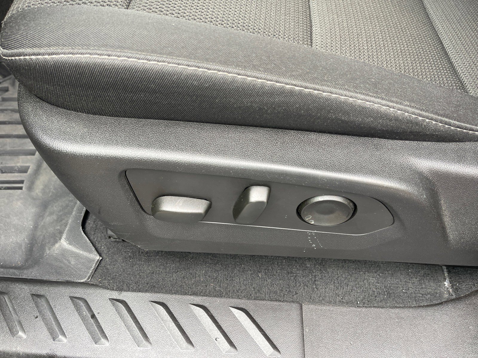 Used 2024 GMC Canyon Elevation w/ Convenience Package image 9