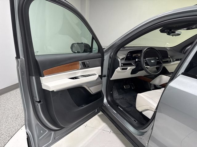 Used 2026 Cadillac Vistiq Sport w/ LPO, Floor Liner Package AWD/4WD image 11