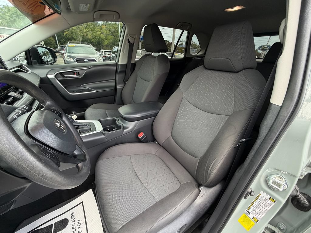 Used 2023 Toyota RAV4 XLE FWD image 9